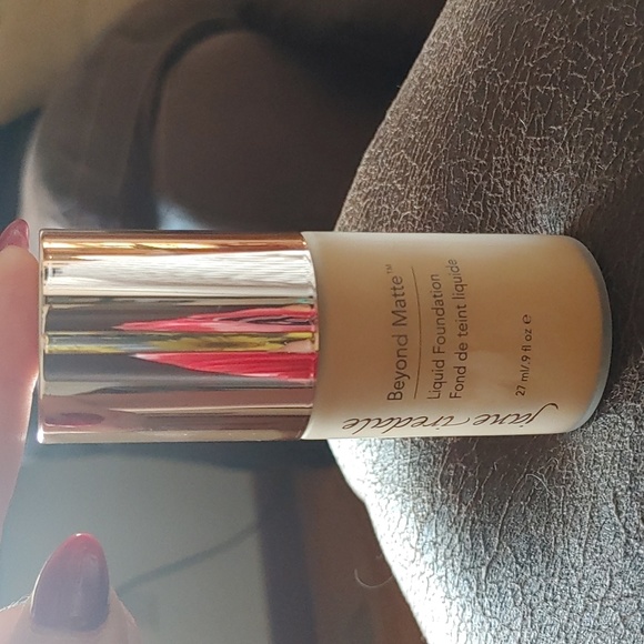 Jane Iredale beyond matte liquid foundation - Picture 1 of 7